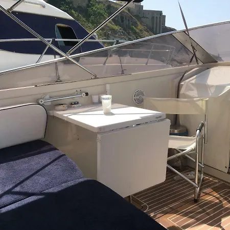 The Lux Mergellina 2* Naples